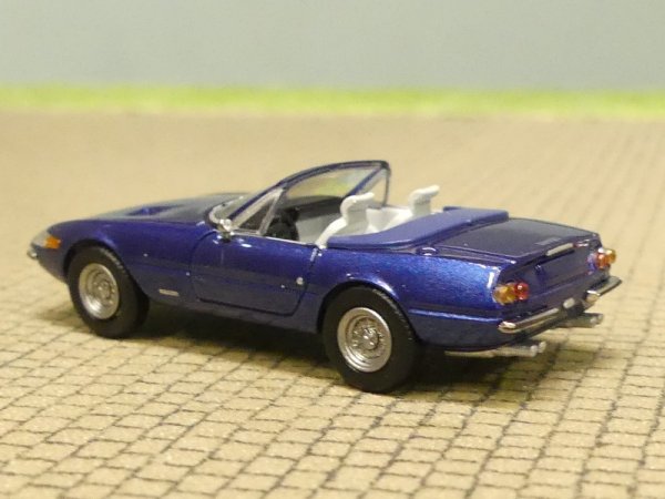 1/87 Brekina Ferrari 365 GTS Daytona Spider blau 22944