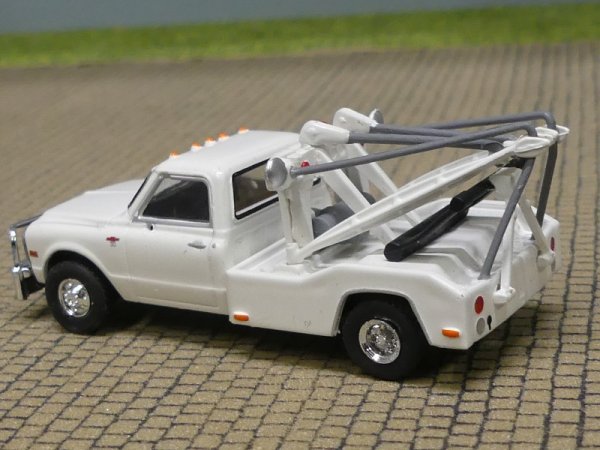 1/87 Brekina Chevrolet C 30 Abschleppwagen weiss 19665