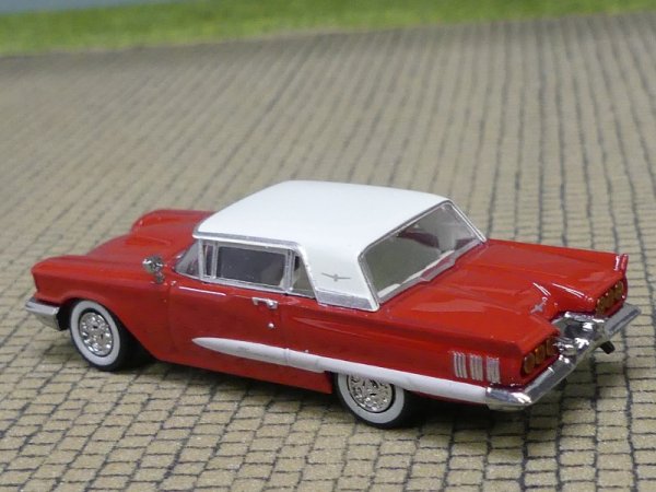 1/87 Brekina Ford Thunderbird geschlossen rot/weiss 18203