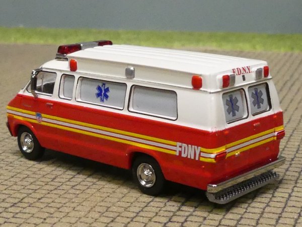 1/87 Brekina Dodge B 200 Ambulance FDNY, 18301