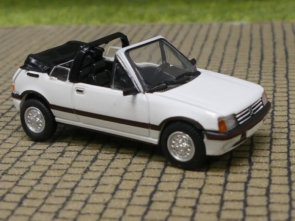 1/87 PCX Peugeot 205 Cabrio weiß 870501
