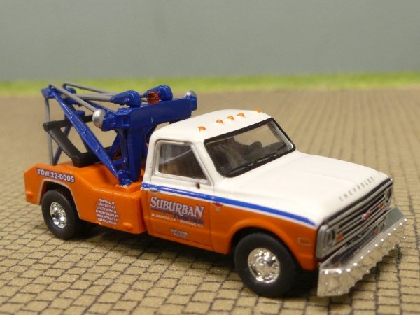 1/87 Brekina Chevrolet C 30 Abschleppwagen Suburban 19667