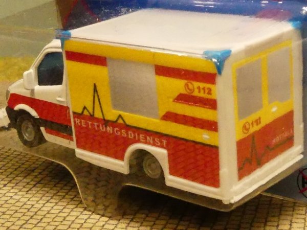 Siku Mercedes Benz Rettungswagen 1536