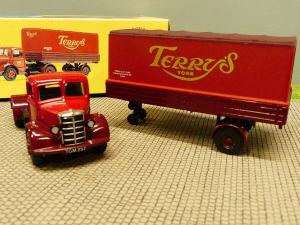 1/50 Corgi Bedford Artic Terrys York 18402
