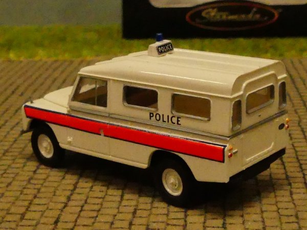 1/87 Brekina Land Rover 109 geschlossen Police GB 13762