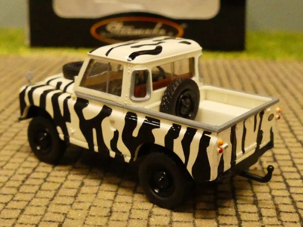 1/87 Brekina Land Rover 88 Safari 13861