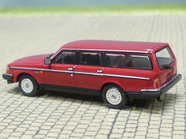 1/87 Minichamps Volvo 240 GL Break rot 870171410