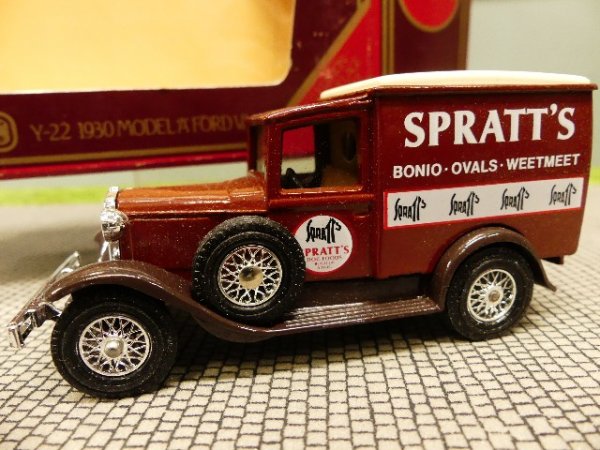 Matchbox Yesteryear Ford Van 1930 A Spratts Dog Foods Y22