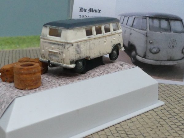 1/87 Brekina # 1820 VW T1b Die Meute mit "Schrott" in PC Box