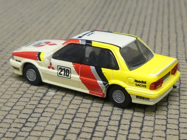 1/87 Rietze Mitsubishi Galant GLS #210 Gelbstich!