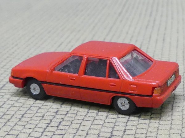 1/87 Rietze Mazda 626 rot