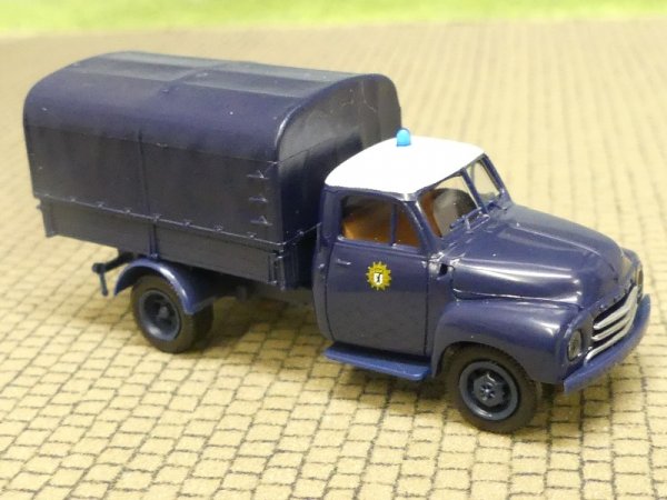 1/87 Brekina Opel Blitz Polizei Berlin Pritsche Plane 35319