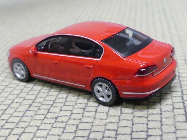 1/87 Wiking VW Passat Limousine rot 0087 01