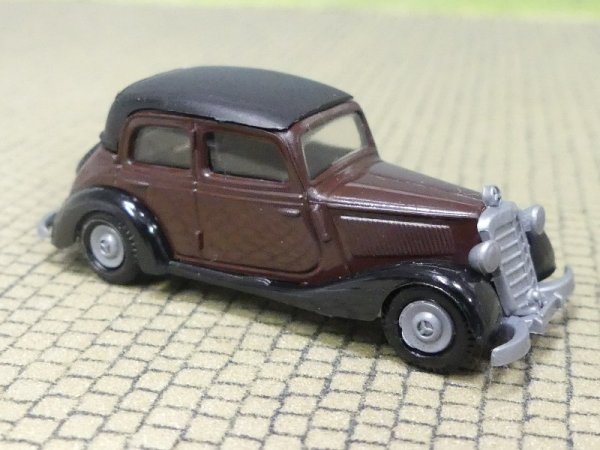 1/87 Busch MB 170 V Limousine dunkelbraun geschlossen Praline