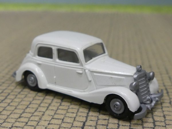 1/87 Busch MB 170 V Limousine hellgrau Praline