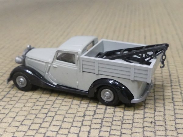 1/87 Busch MB 170 V Abschleppwagen hellgrau Praline