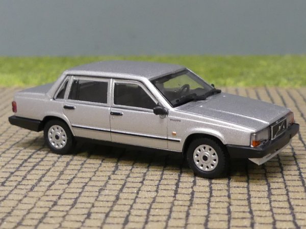 1/87 Minichamps Volvo 740 GL 1986 silber 870 171702