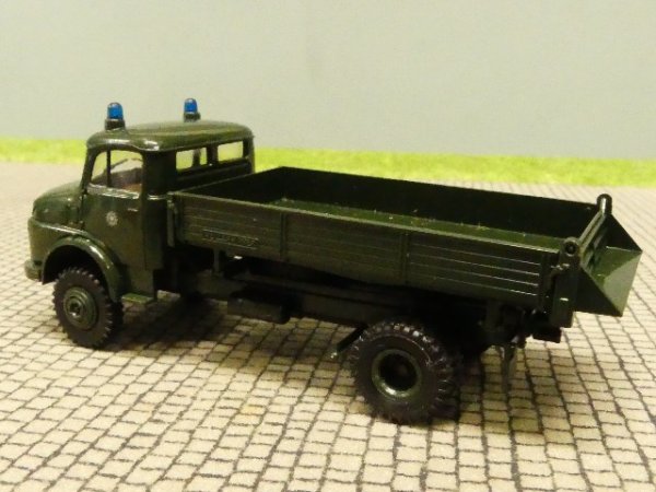 1/87 Brekina MB 322 Polizei dunkelgrün Kipper 4725