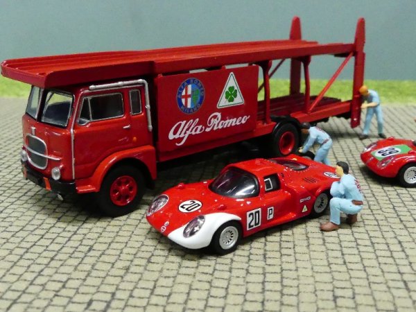 1/87 Brekina Fiat Renntransporter Alfa mit 2 PKW + 4 Figuren 58477 SONDERPREIS
