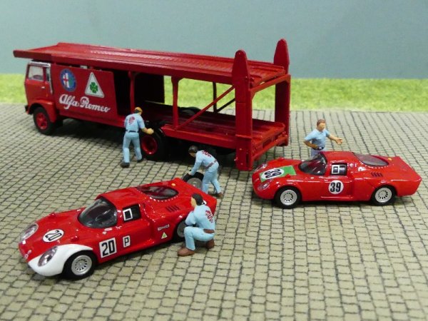 1/87 Brekina Fiat Renntransporter Alfa mit 2 PKW + 4 Figuren 58477 SONDERPREIS