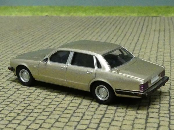 1/87 PCX Jaguar XJ 40 beigemetallic 870160