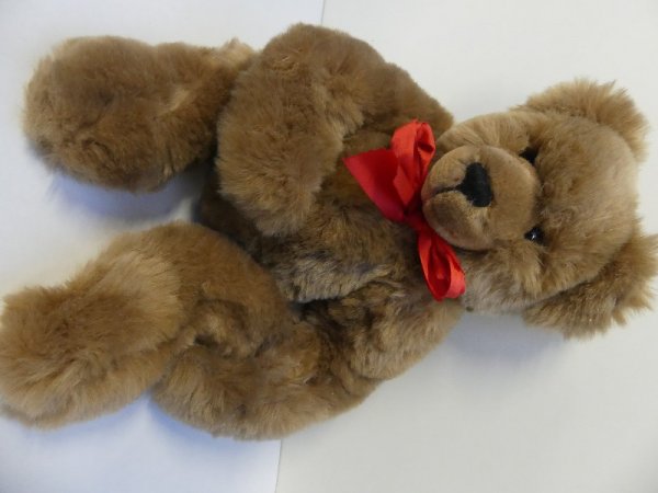 PS02 PS Bär mit roter Schleife braun ca. 35 cm Brummstimme Wattefüllung weich