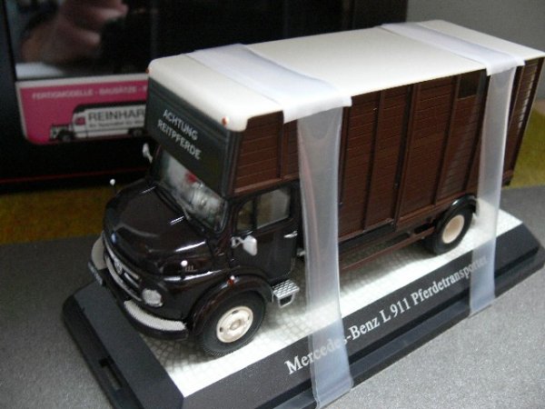 1/43 Premium Classixxs MB L911 Pferdetransporter 18250