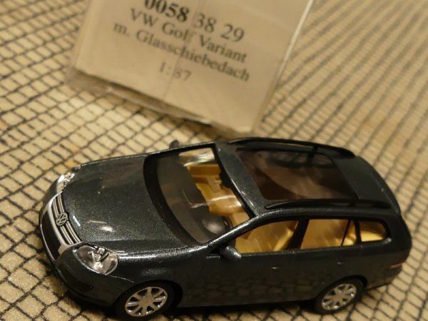 1/87 Wiking VW Golf Variant V graumetallic mit Glasschiebedach 0058 38