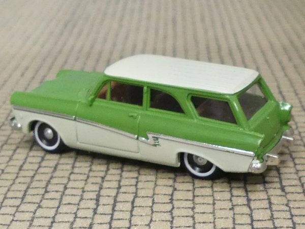 1/87 Brekina Ford 17m Kombi grün/hellelfenbein #14
