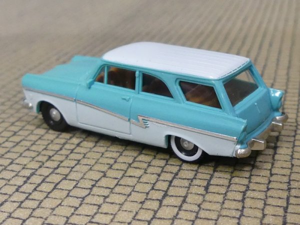 1/87 Brekina Ford 17m Kombi hellblau/weiß Reifen vorne links schwarz #16