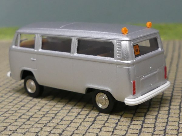 1/87 Brekina VW T2 Schulbus silber