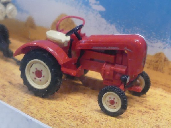 1/87 Busch Porsche Schlepper + Holzhänger 50006
