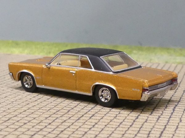 1/87 Brekina Pontiac GTO Coupe goldbraun-metallic/schwarz 1965, 18104