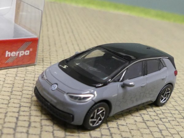 1/87 VW ID 3, mondsteingrau, Dach schwarz 421126
