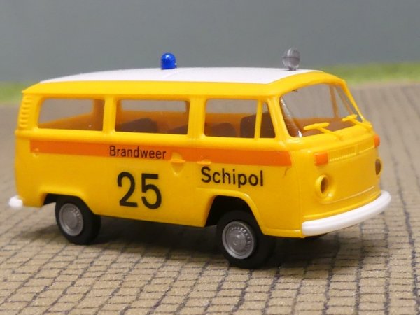 1/87 Brekina VW T2 Brandweer Schipol NL Bus 33164