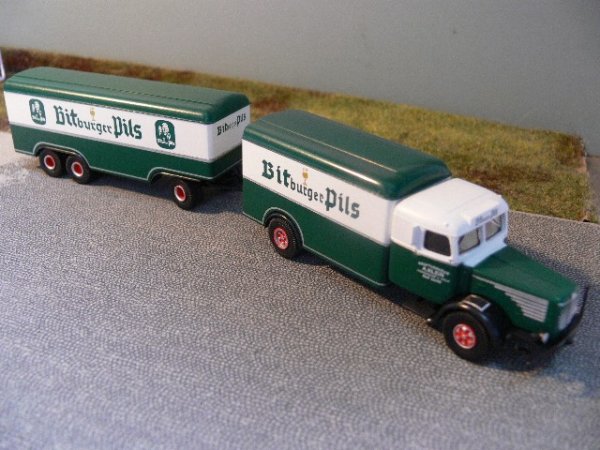1/87 Büssing 8000 Bitburger Koffer-Hängerzug 2/2 lackiert+bedruckt