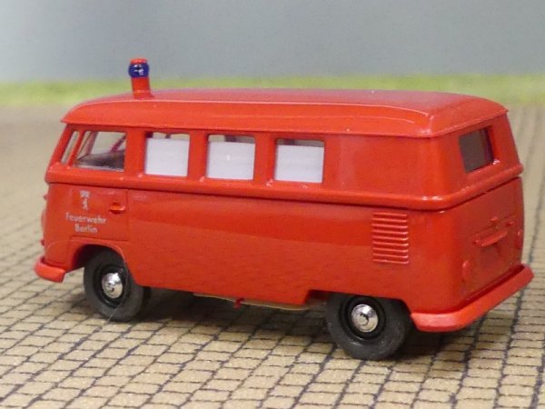 1/87 Brekina # 0840 VW T1 b Feuerwehr Berlin Bus
