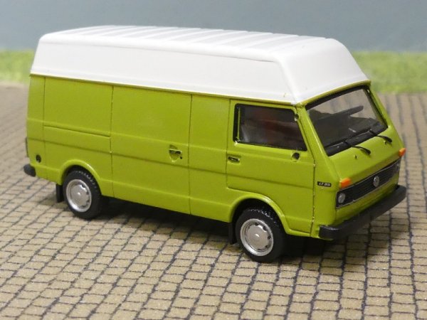 1/87 Brekina VW LT grün Hochdach-Kasten 1985, 34955