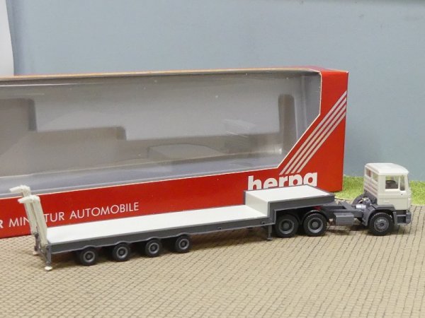 1/87 Herpa MAN F90 Tieflade - Sattelzug 3/5 Achs hellgrau 864007