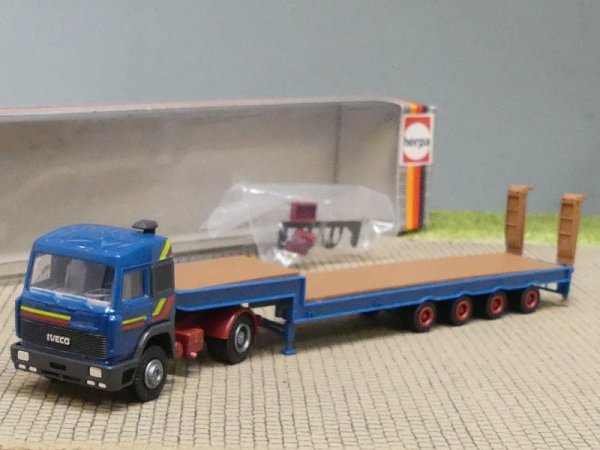 1/87 Herpa Iveco TurboStar Tieflader Sattelzug dunkelblau