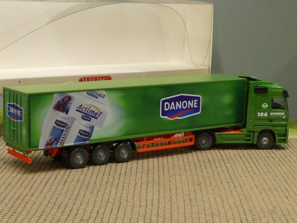 1/87 Wiking MB Actros Danone Actimel Schober Kühlkoffer-SZ 528 03