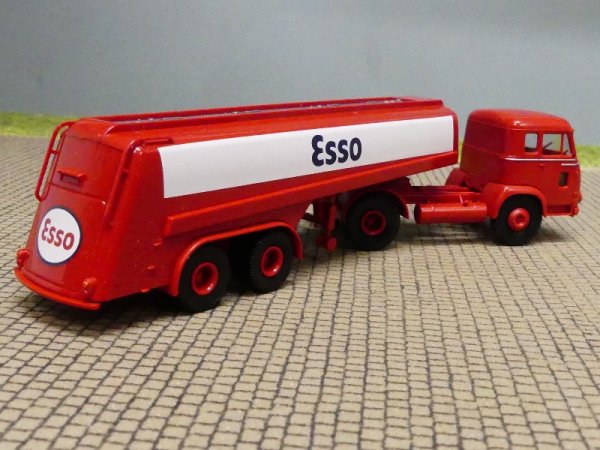 1/87 Brekina Magirus Pluto ESSO Tanksattelzug 83217