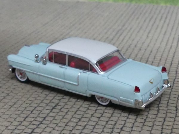 1/87 Brekina Cadillac Fleetwood hellblau, Dach weiß 1955, 18355