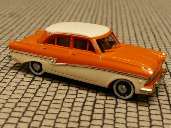 1/87 Brekina Ford Taunus 17m orange/hellelfenbein