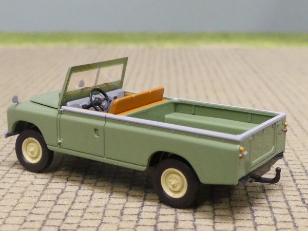 1/87 Brekina Land Rover 109 grün 13751