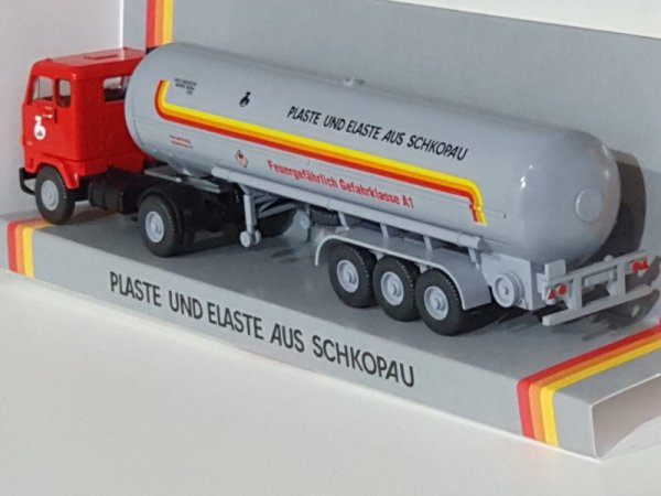 1/87 Wiking Volvo F89 Tank-Sattelzug Plaste und Elaste aus Schkopau 0786 51