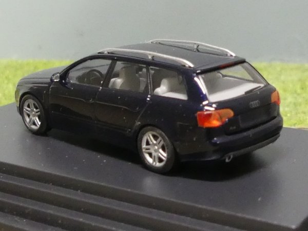 1/87 Busch Audi A4 Avant moroblau metallic 504.04.042.32