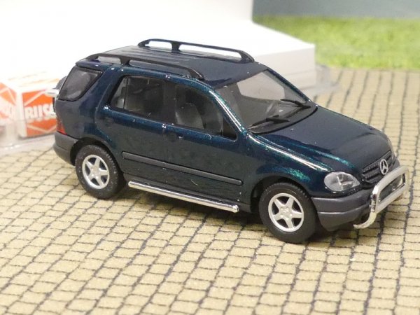 1/87 Busch MB ML 320 dunkelgrün metallic 48501