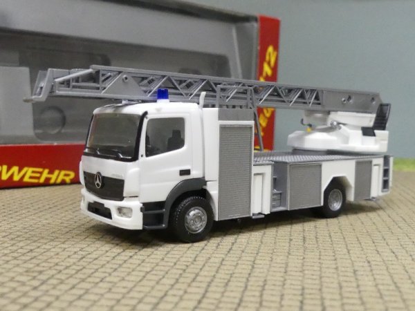 1/87 Herpa MB Atego DLK weiß