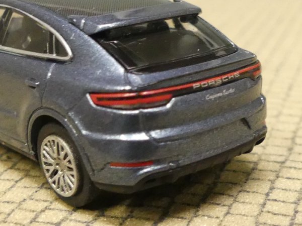 1/87 Minichamps Porsche Cayenne Turbo Coupe lightblaumetallic 2019, 870069124